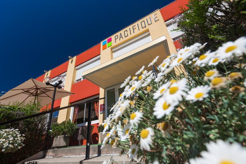 Le Pacifique Citotel Riom Buitenkant foto