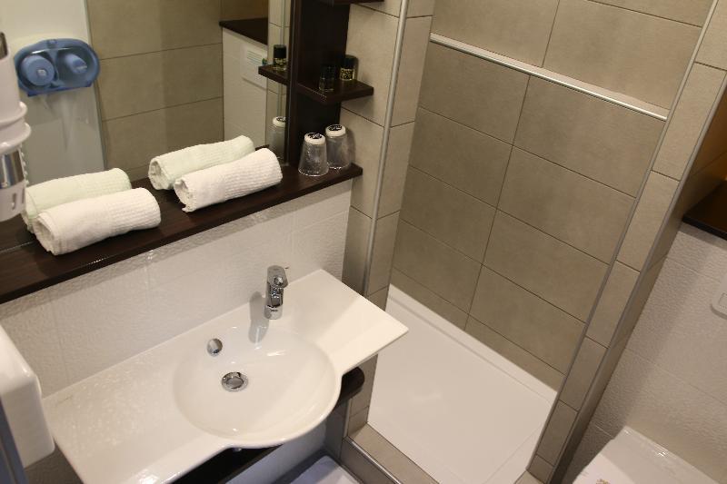 Le Pacifique Citotel Riom Buitenkant foto