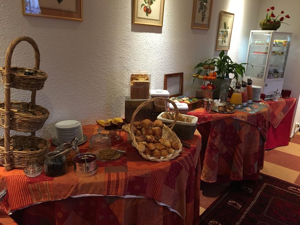 Le Pacifique Citotel Riom Buitenkant foto