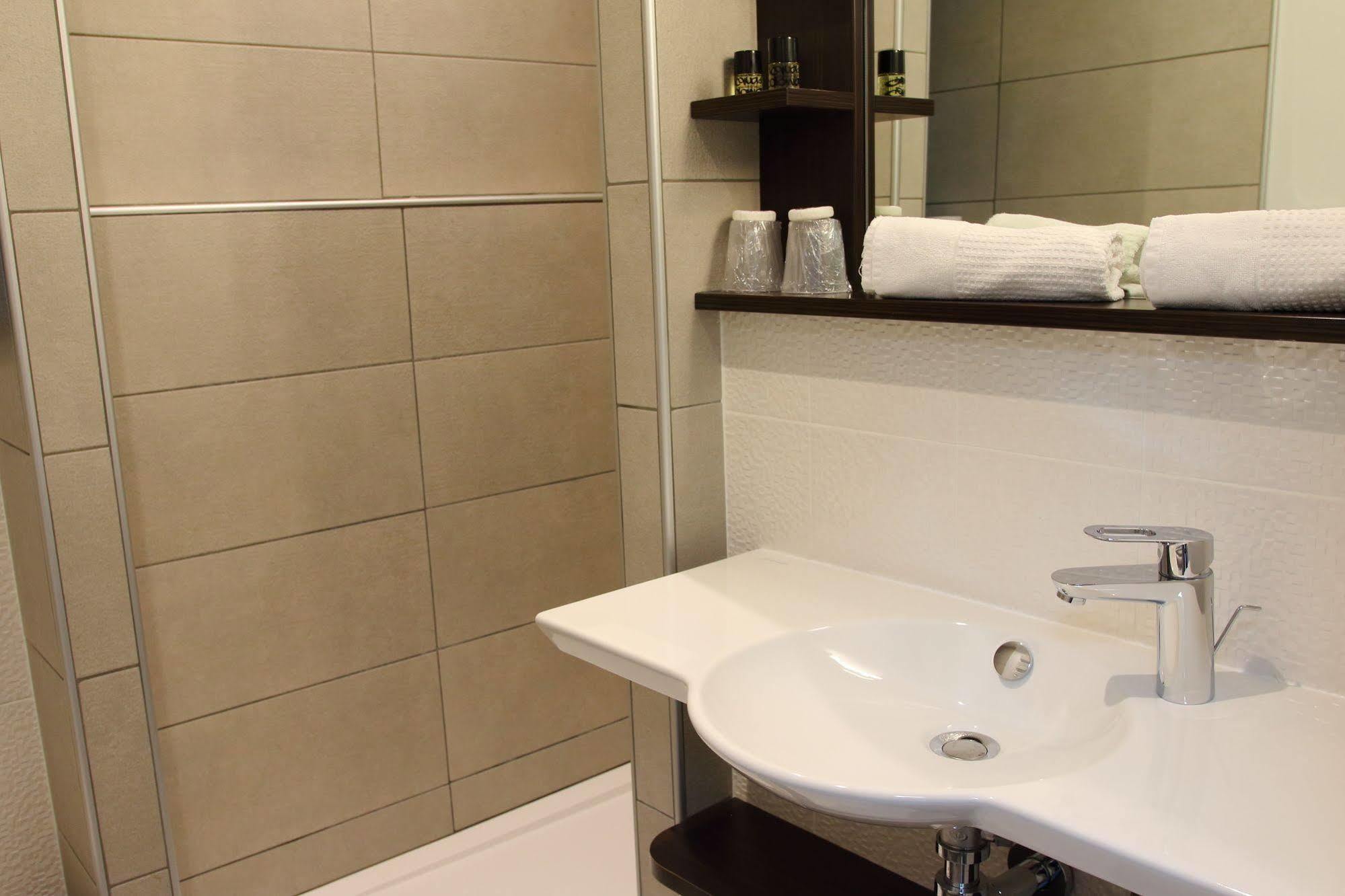 Le Pacifique Citotel Riom Buitenkant foto