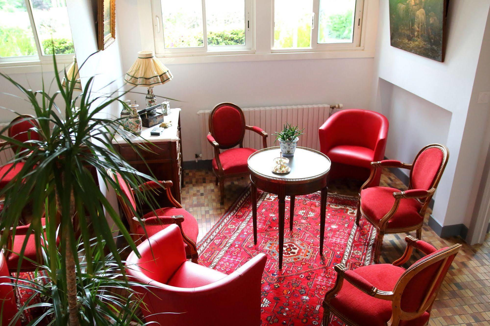 Le Pacifique Citotel Riom Buitenkant foto