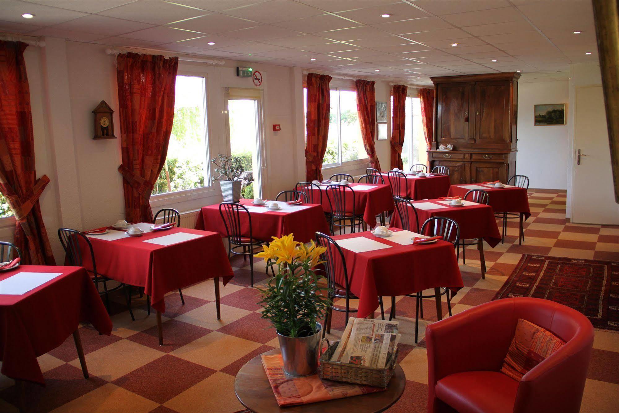 Le Pacifique Citotel Riom Buitenkant foto