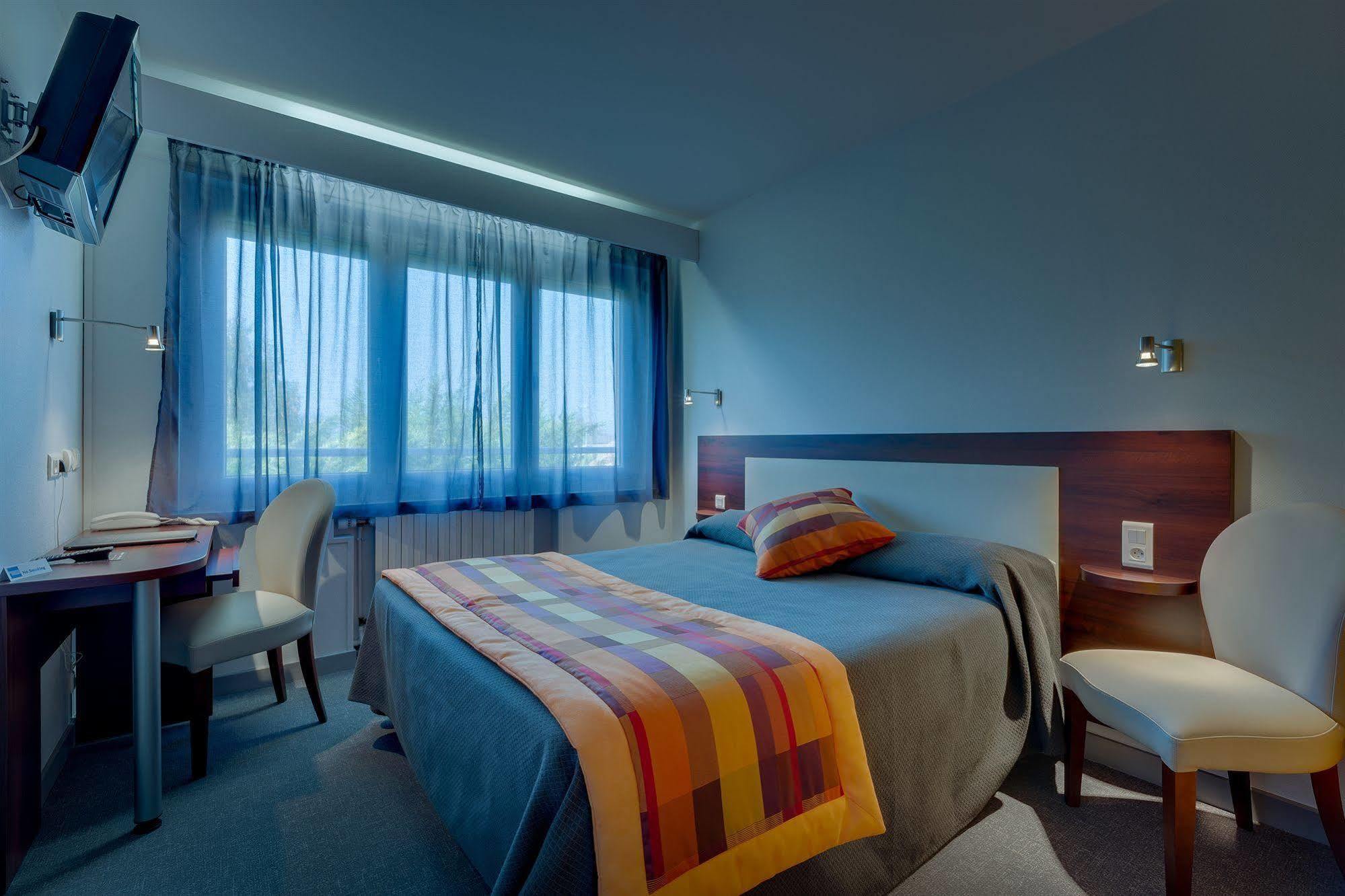 Le Pacifique Citotel Riom Buitenkant foto