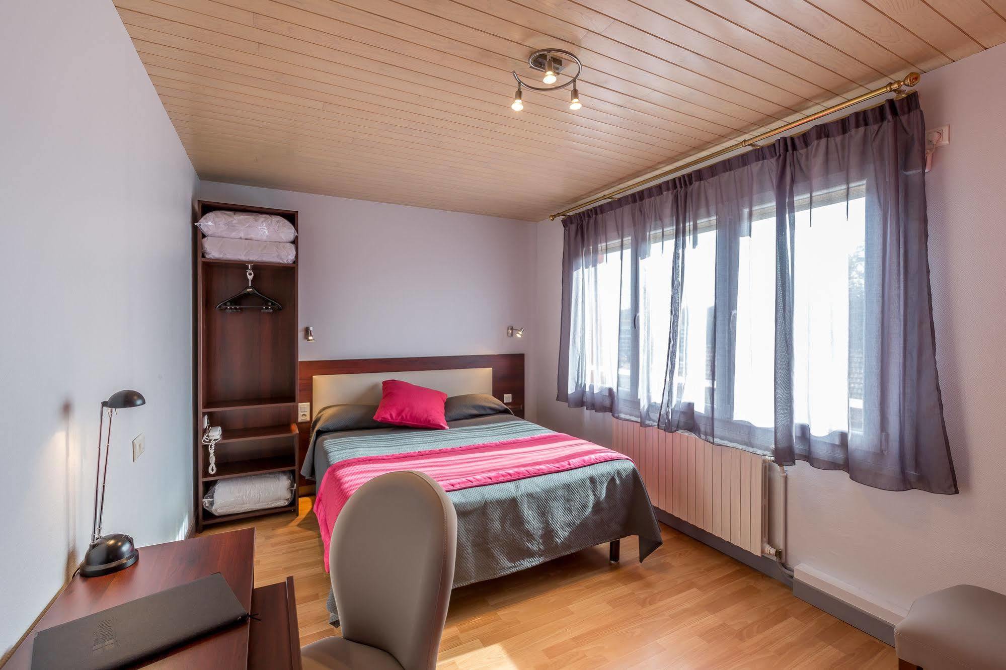 Le Pacifique Citotel Riom Buitenkant foto