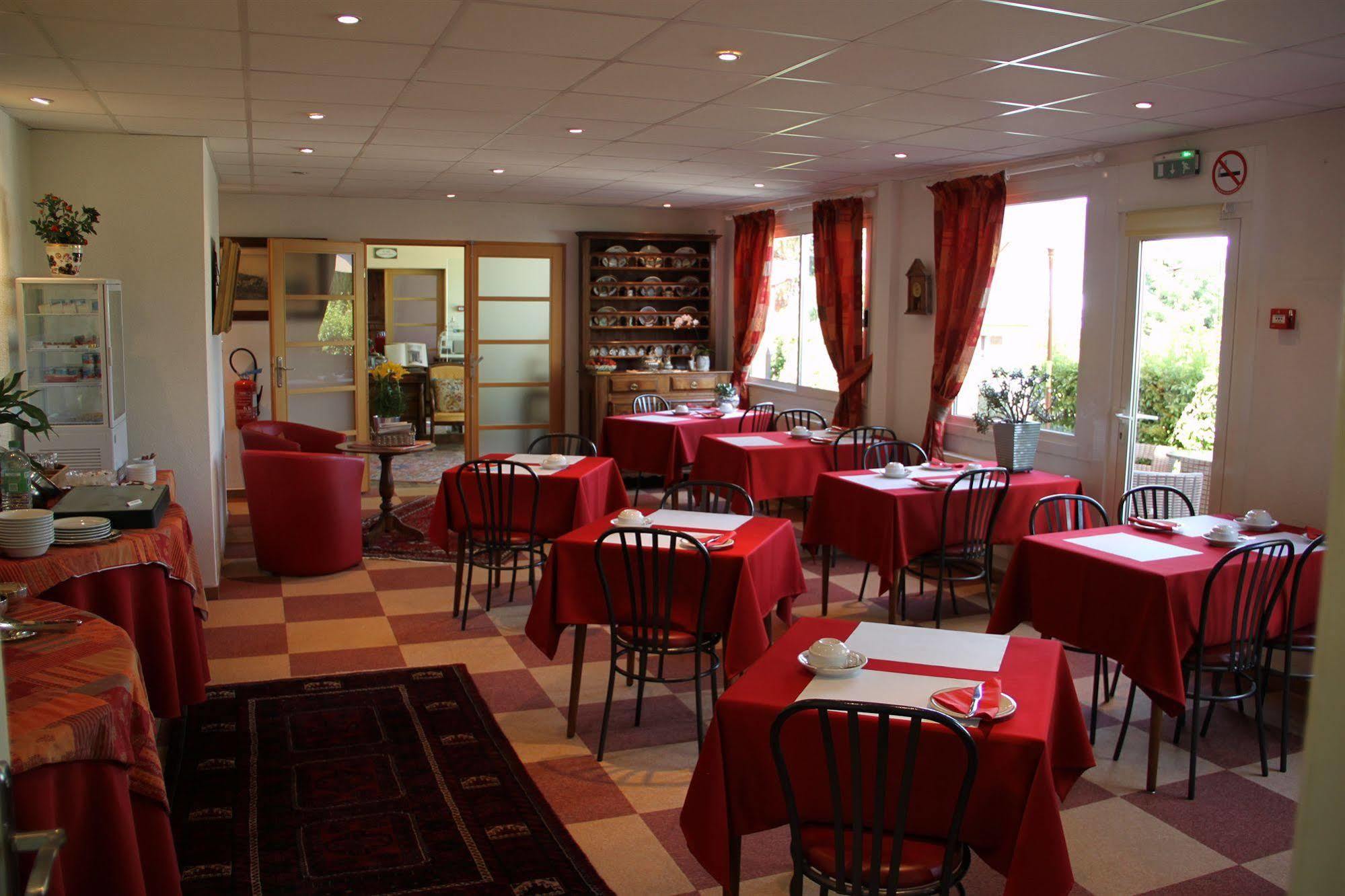 Le Pacifique Citotel Riom Buitenkant foto